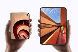 iPhone Duo nas posições fechada e aberta, em imagem de divulgação da Apple.